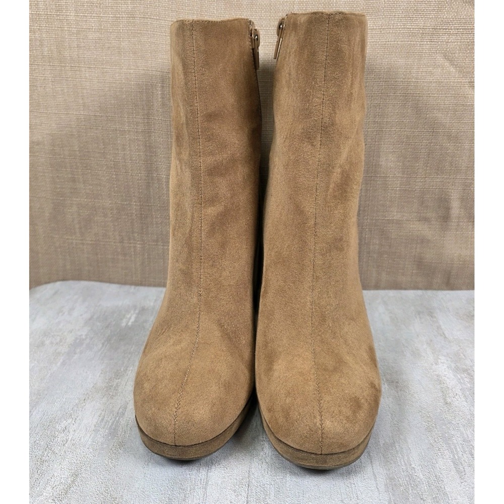 GBG Los Angeles Deona Boots Women's US 8.5 Tan Block Heel Ankle Booties Logo